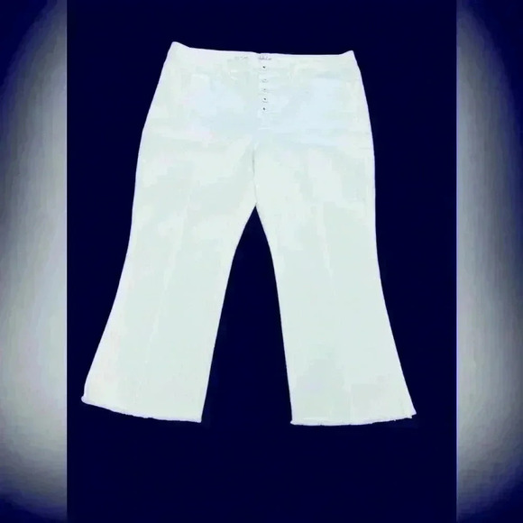 Crop Flare Style & Co jeans 👖 - Picture 3 of 7